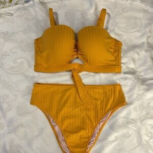 Shade & Shore 2 piece swim suit. Size 38D